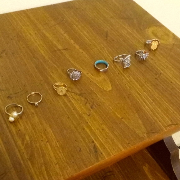 8 small Rings - Picture 2 of 2